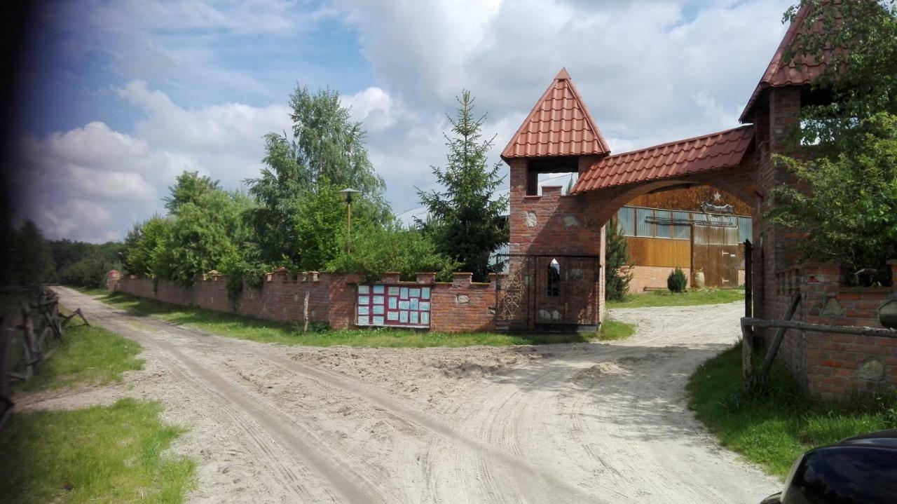 Stadnina Koni Tarka Zwierzyniec Exterior photo